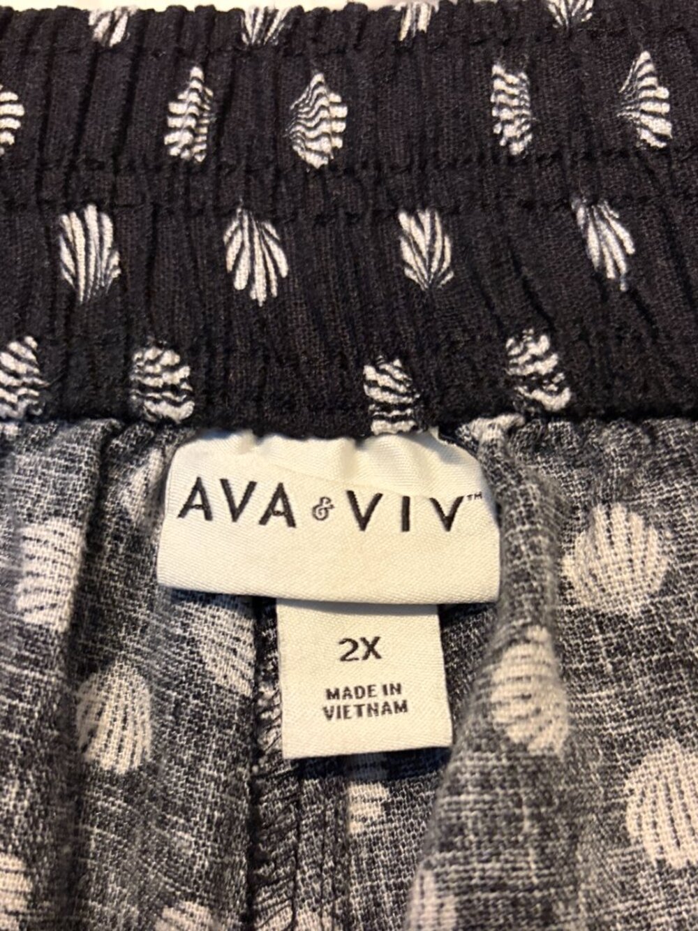 Ava & Viv 2X Linen Blend Swing Shorts Smocked Waist Black White Seashell Design - Picture 5 of 9